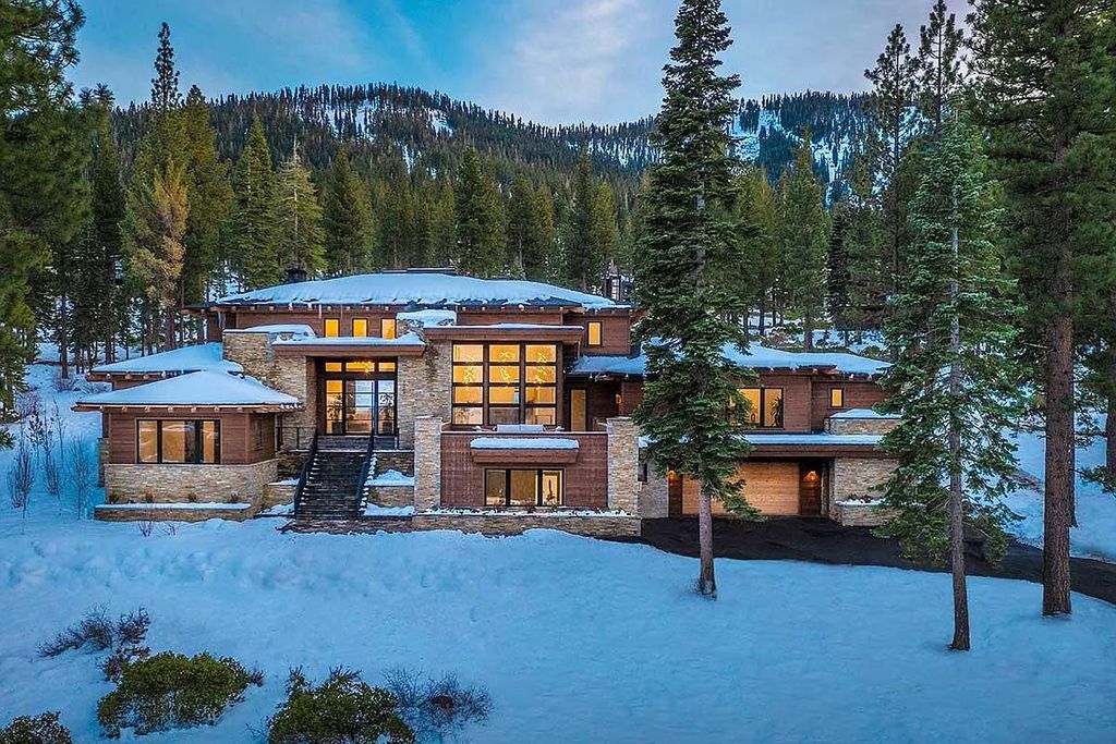 An Exceptional Year-round Retreat in Truckee with Views to Both Lookout Mountain and The Martis Valley