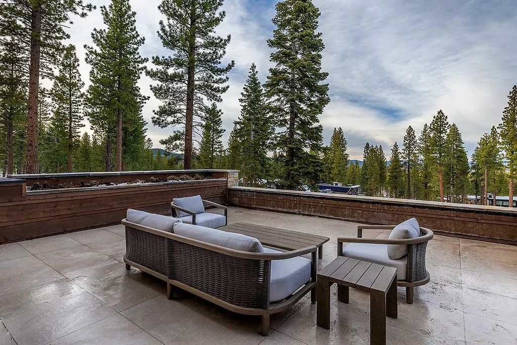 An Exceptional Year-round Retreat in Truckee with Views to Both Lookout Mountain and The Martis Valley