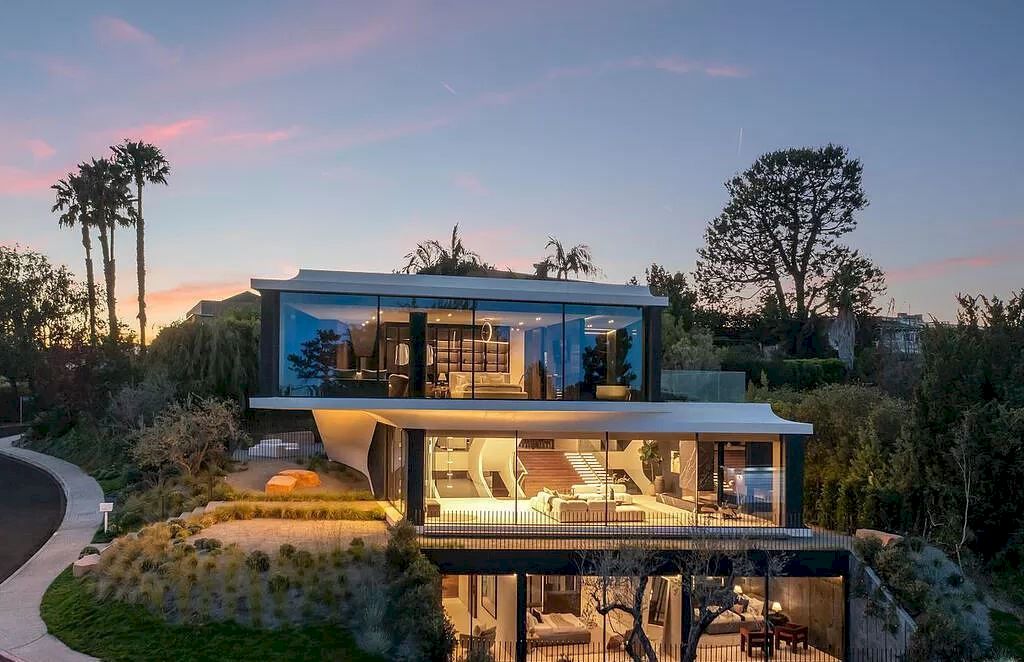 This Stunning Home in The Highly Coveted Hills of Bel Air Los Angeles ...