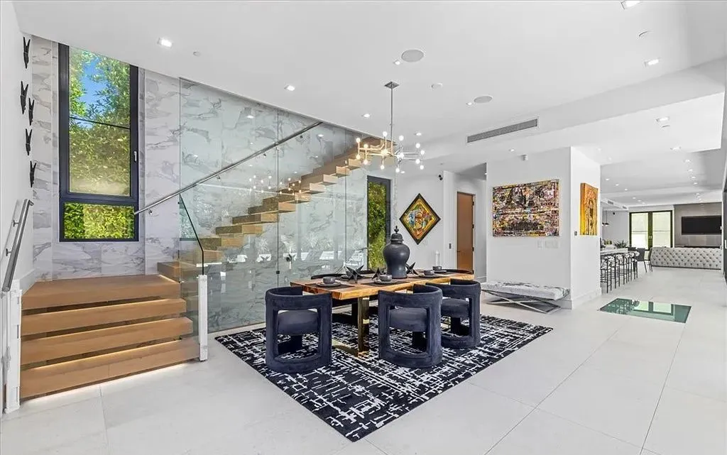 This Magnificent Modern $8.5 Million Residence in the Heart of Venice ...