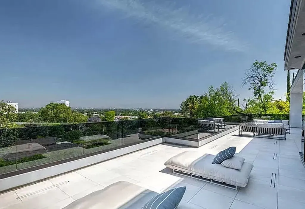 Entertainer's Paradise: A Luxurious Sherman Oaks Home with Breathtaking Views Hits the Market at $8,500,000