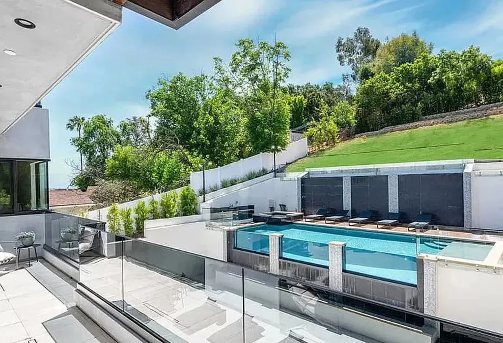 Entertainer's Paradise: A Luxurious Sherman Oaks Home with Breathtaking Views Hits the Market at $8,500,000