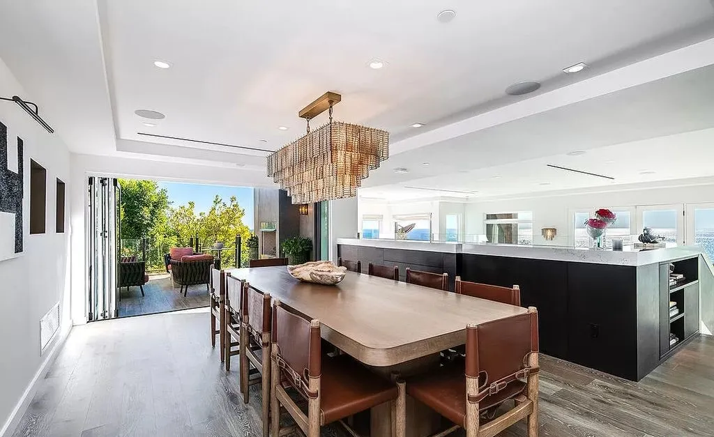 Malibu Beachfront Estate: A Private Oasis with Panoramic Ocean Views Relisted at $29,900,000