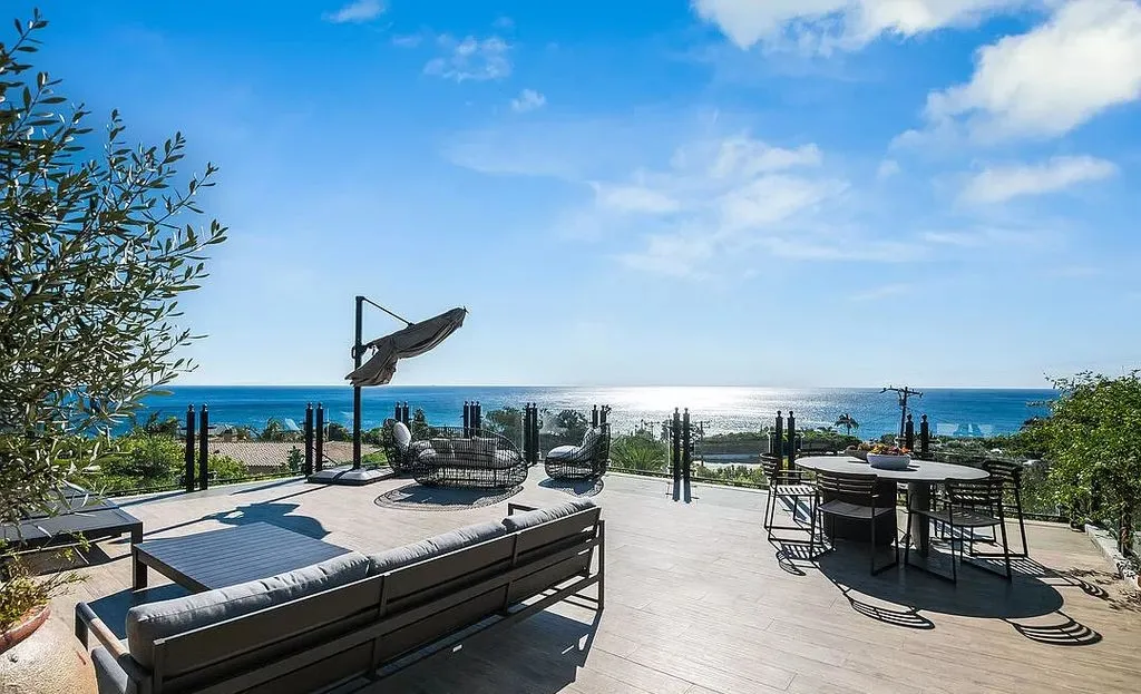 Malibu Beachfront Estate: A Private Oasis with Panoramic Ocean Views Relisted at $29,900,000