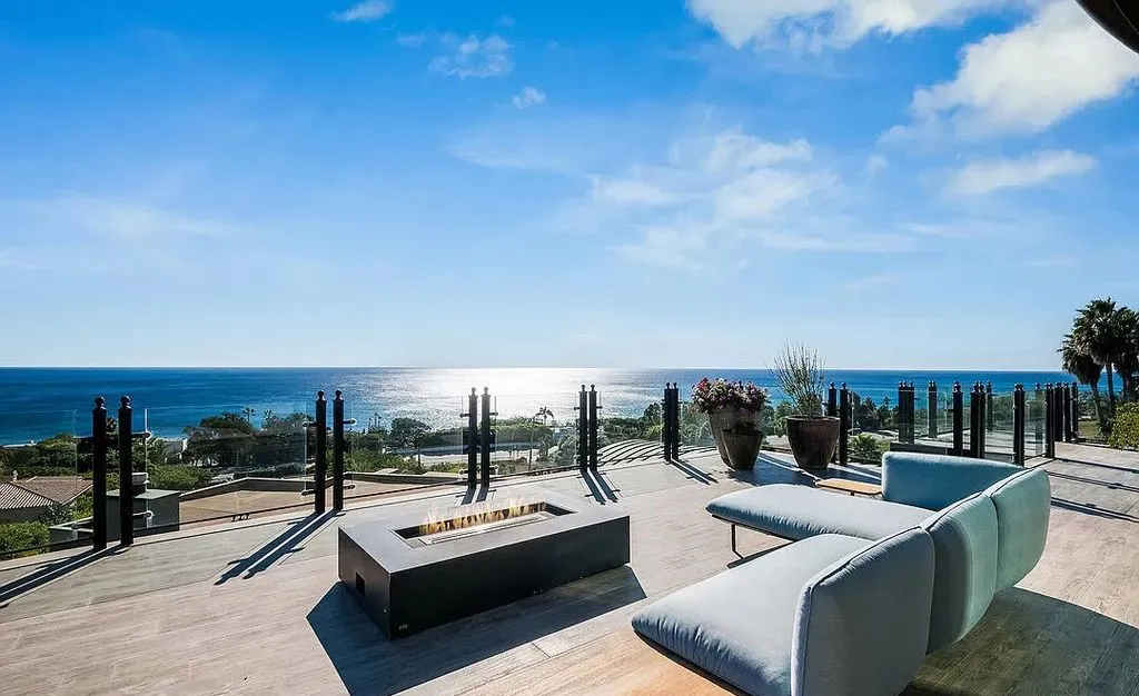 Malibu Beachfront Estate: A Private Oasis with Panoramic Ocean Views Relisted at $29,900,000