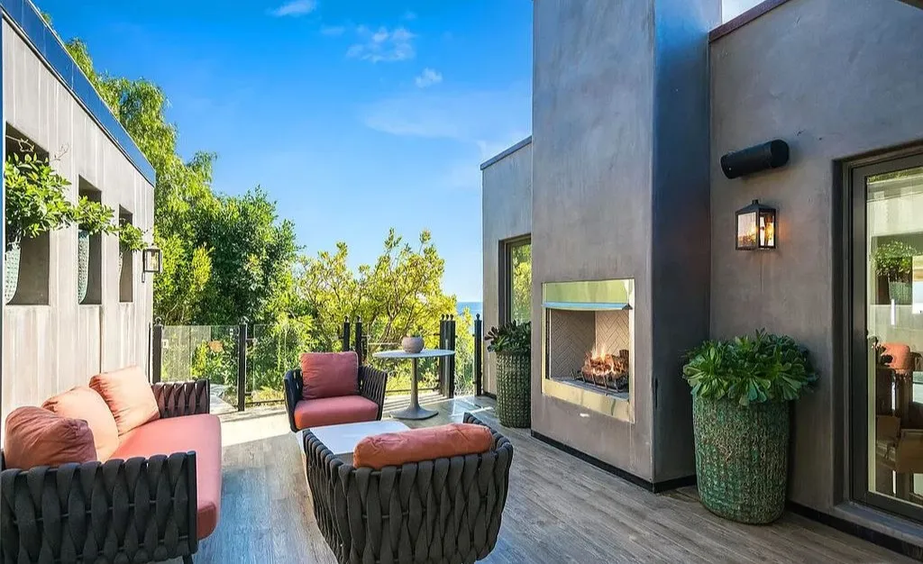 Malibu Beachfront Estate: A Private Oasis with Panoramic Ocean Views Relisted at $29,900,000