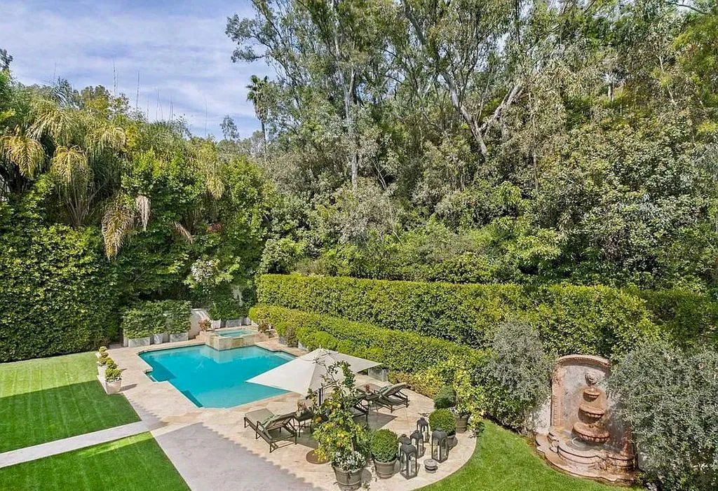 Refined Italian-Style Celebrity Villa in Prime Beverly Hills with 7 ...