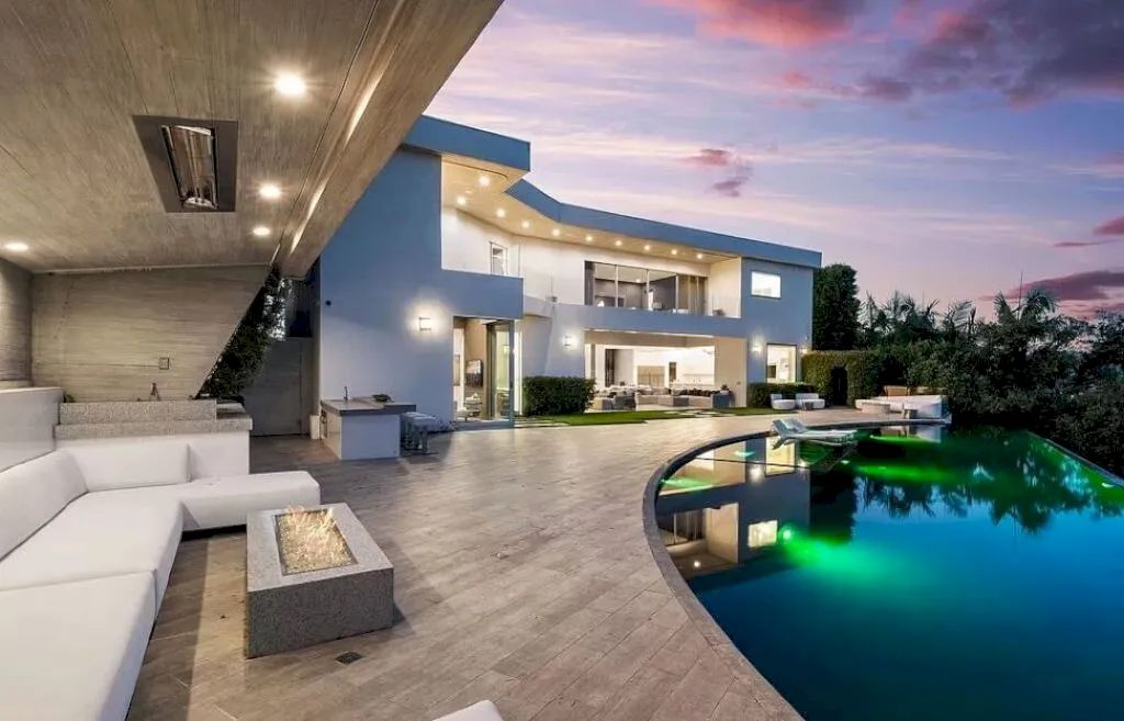 The Los Angeles House with an Infinity Pool and Breathtaking Views Down