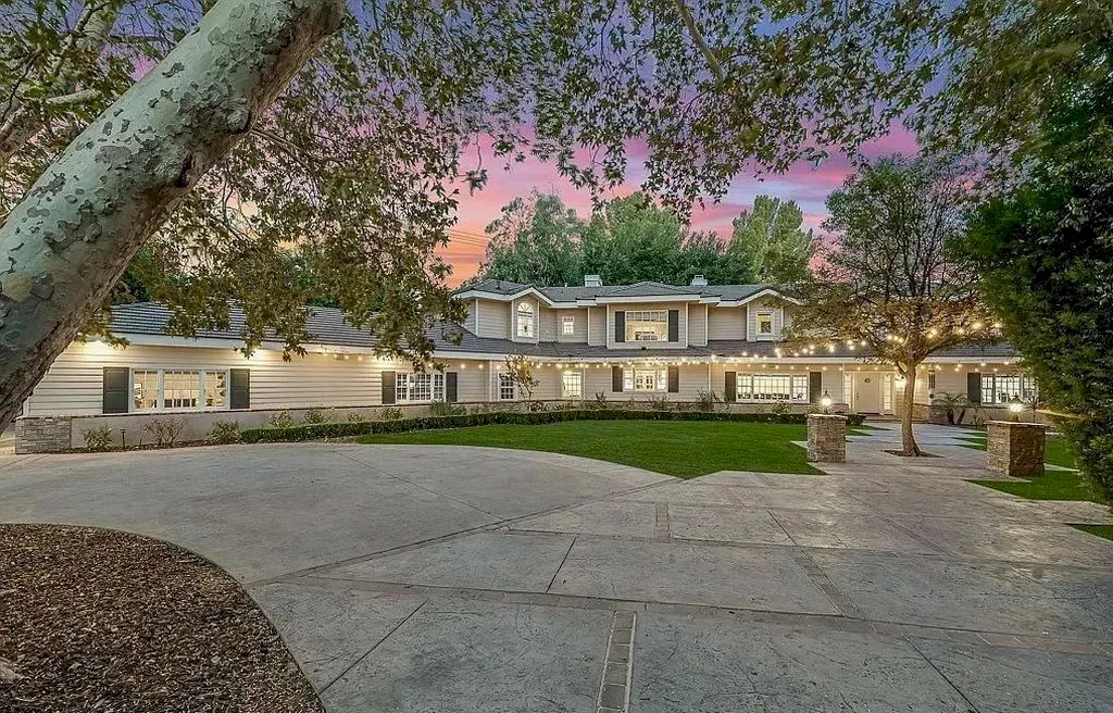 Spectacular Private Oasis in the Desirable Guard Gated Community of