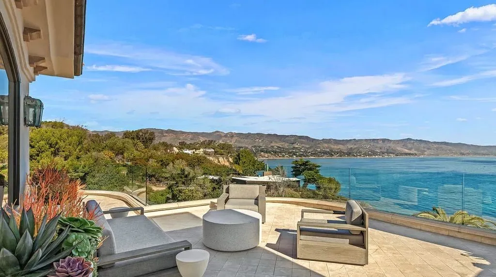 Exquisite Oceanfront Estate in Malibu: A Palatial Retreat on Point Dume Bluff for Sale at $48,500,000