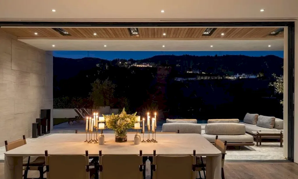 Extraordinary Los Angeles Home of Modern Luxury Asking for $16,995,000