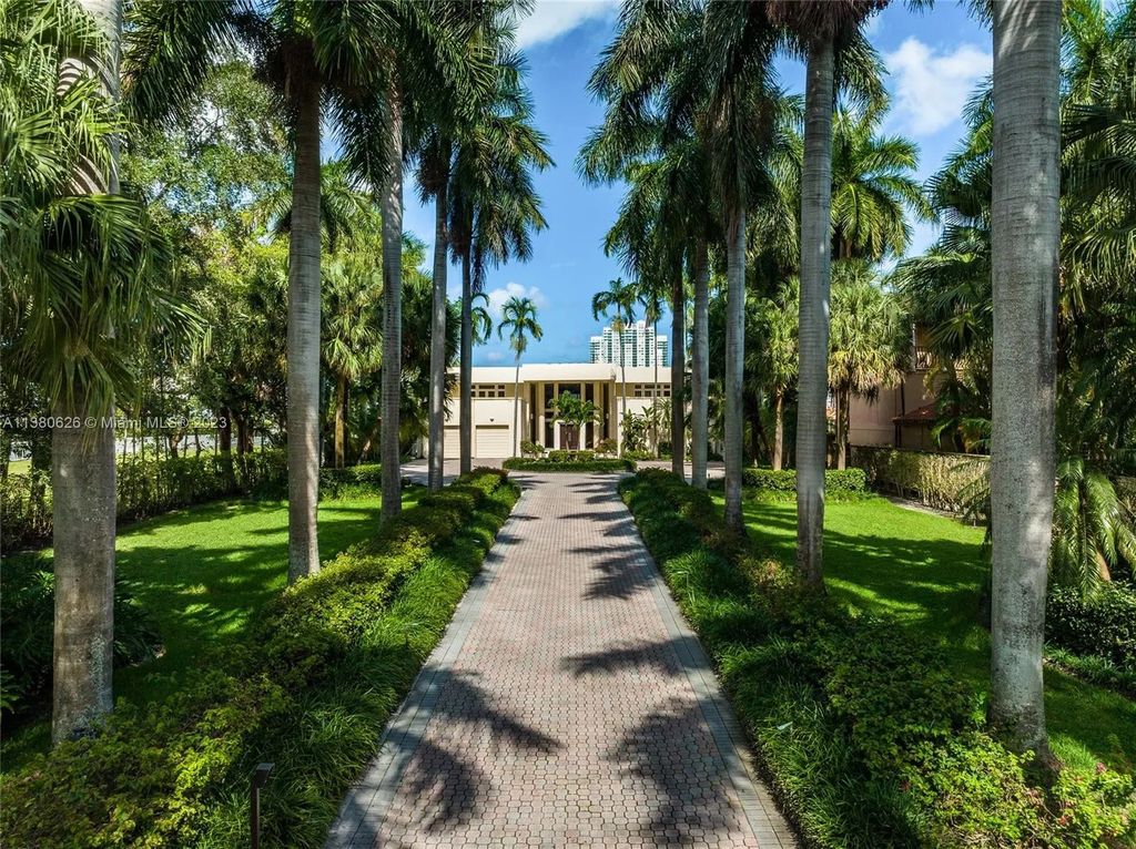 A Look Inside Rick Ross’ $35 Million Star Island Mansion - News