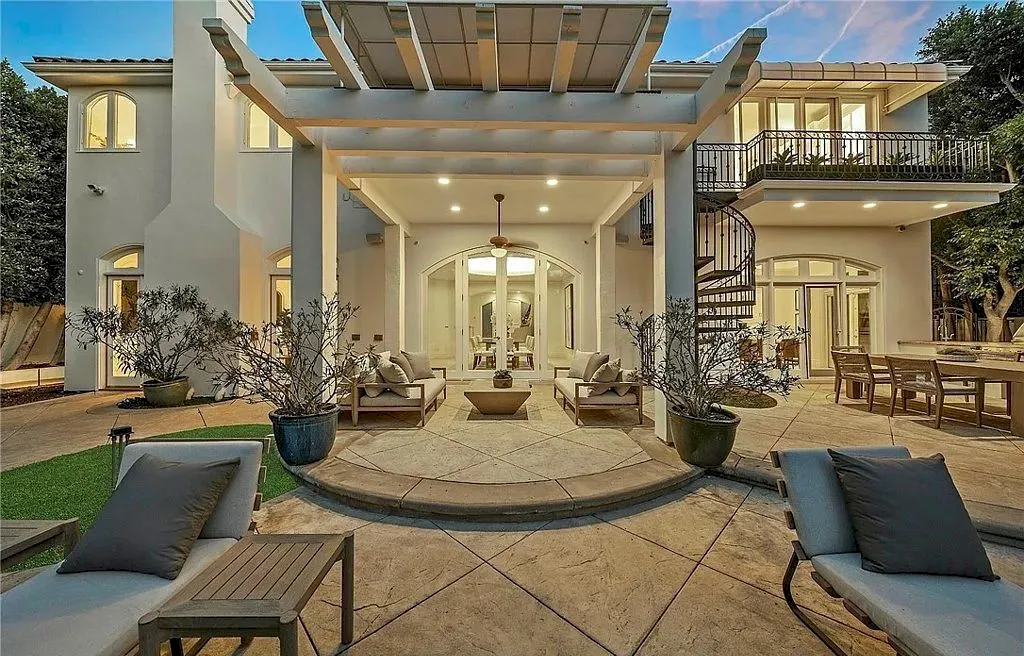 Opulent Bel Air Crest Residence: Modern Elegance with Luxury Finishes and Impeccable Design Asked $8,299,000