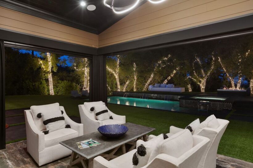 Actress and Singer Hailee Steinfeld’s Encino Mansion: A Perfect Blend ...