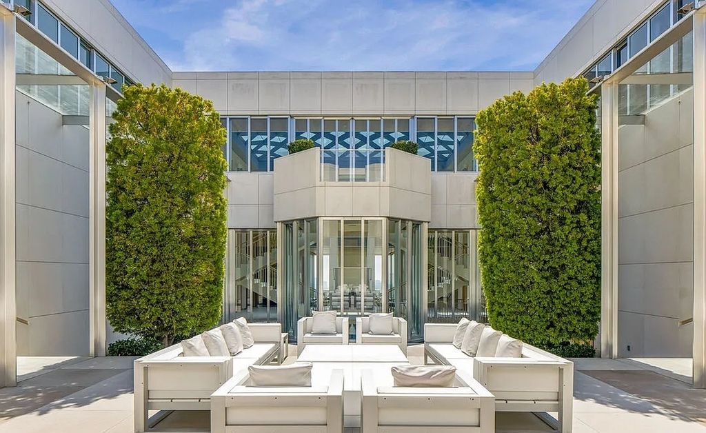 Billionaire Anthony Pritzker Lists Los Angeles’ Third-Largest Mansion ...