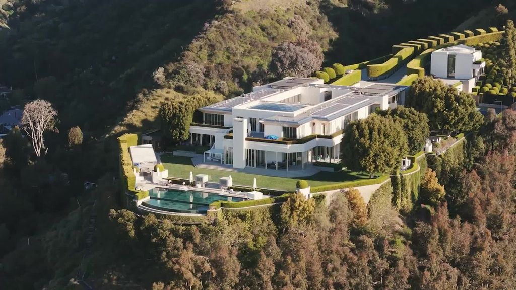 Billionaire Anthony Pritzker Lists Los Angeles’ Third-Largest Mansion ...