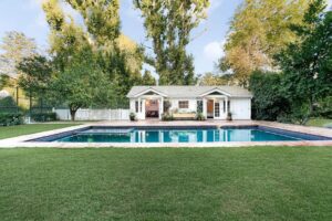 Inside Kelly Clarkson’s $5.4 Million Home in Toluca Lake, CA: A Modern