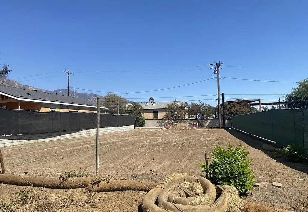 This lot at 2469 Grandeur Ave. is under contract. It was listed for $420,000